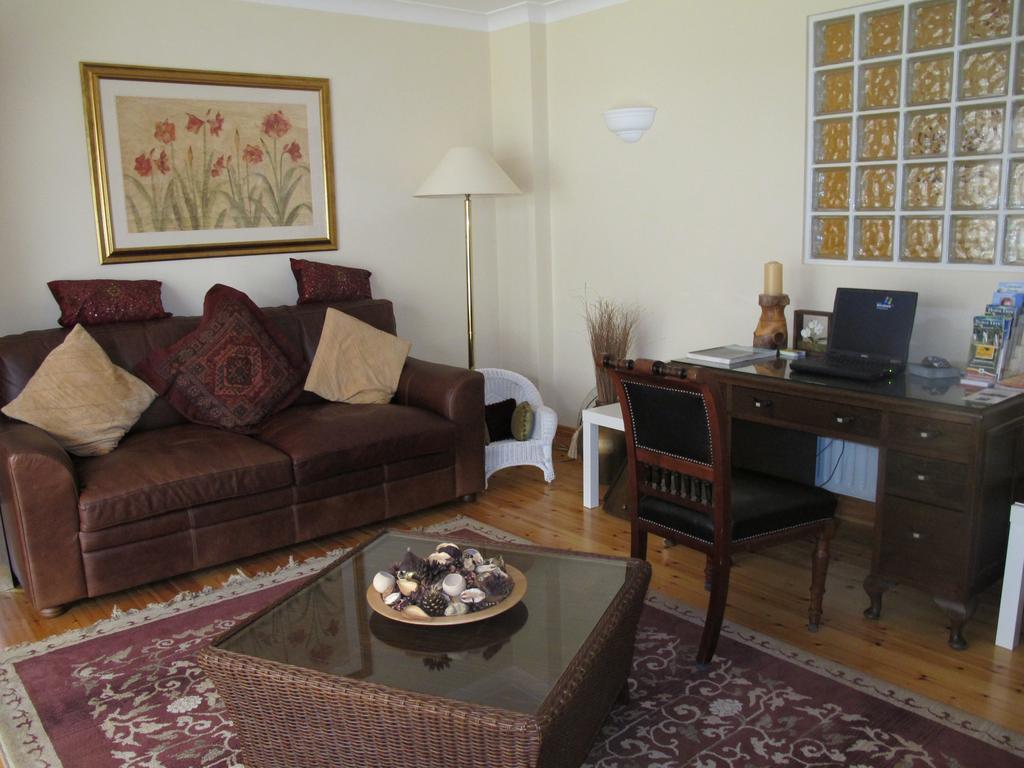 Riversdale House Accommodation ลาราห์ ภายนอก รูปภาพ