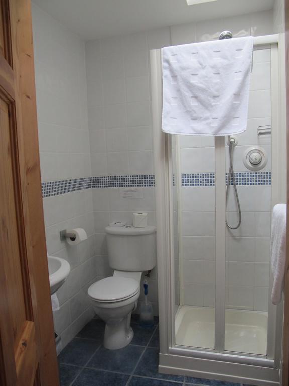Riversdale House Accommodation ลาราห์ ห้อง รูปภาพ